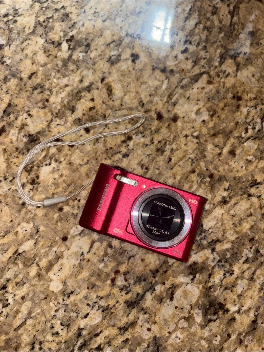 Samsung Pink-Red Compact Point-and-Shoot Digital Camera with Wrist Strap